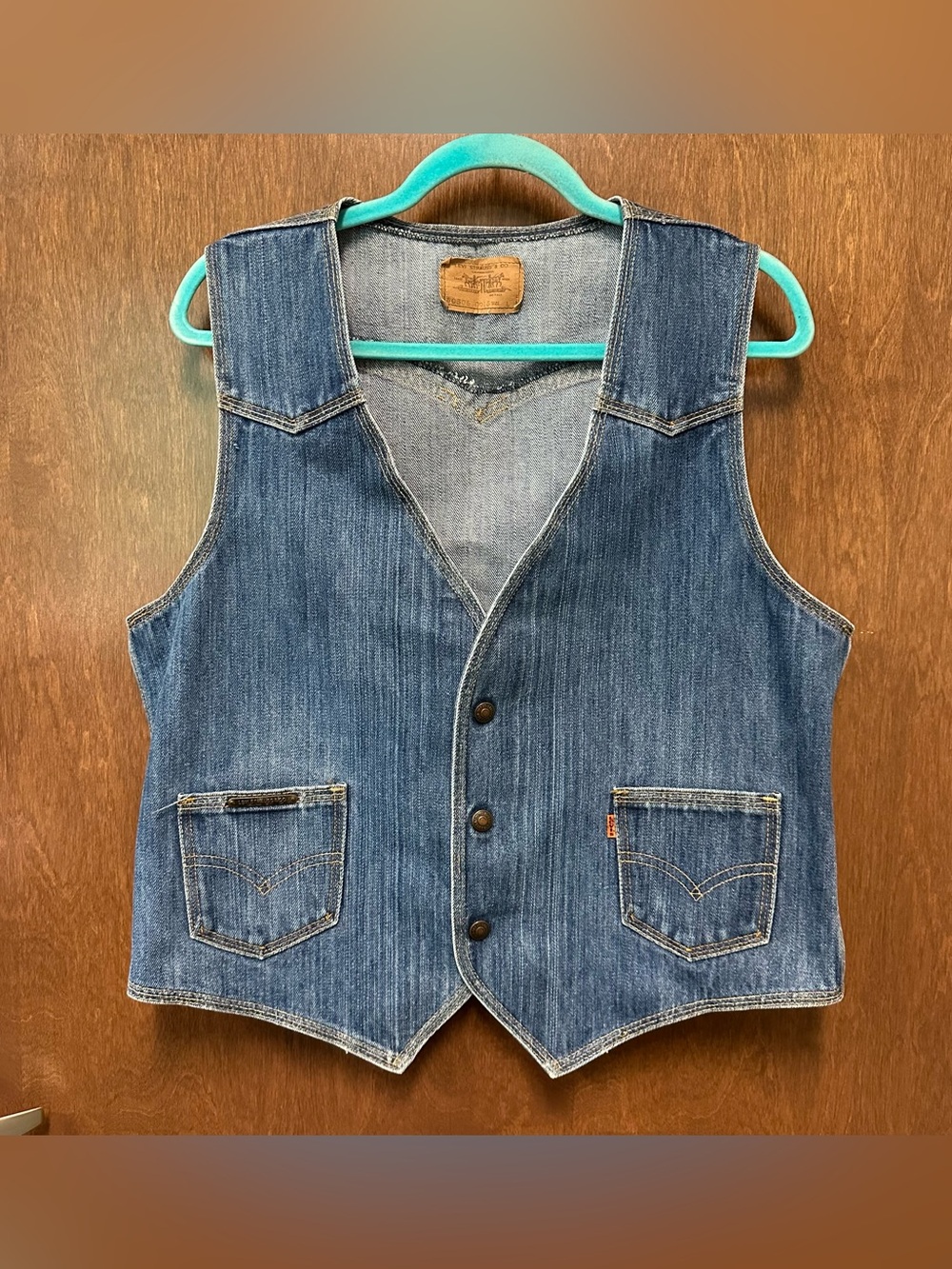 Vintage Levi’s denim vest Size L- Orange tag